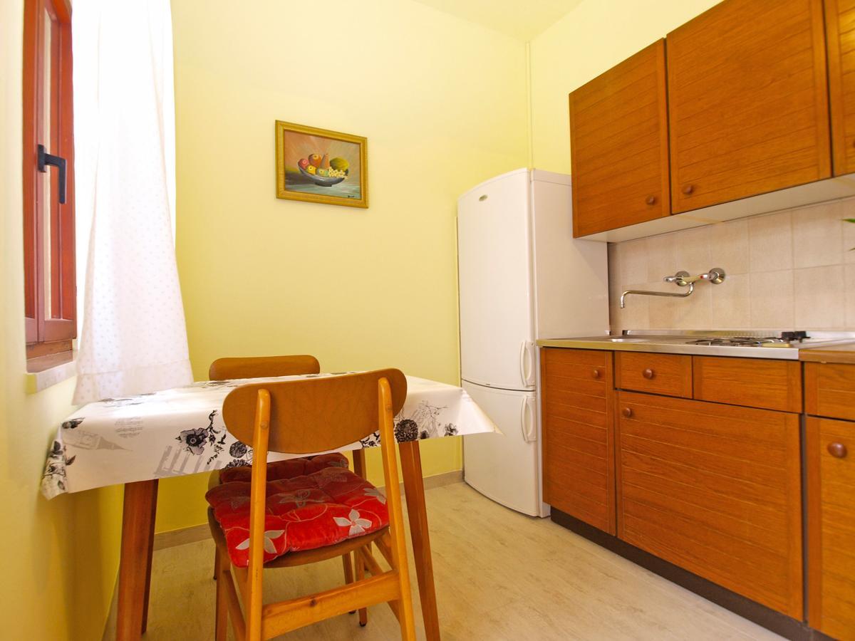 Apartments Luciano 1576 Liznjan Exterior photo